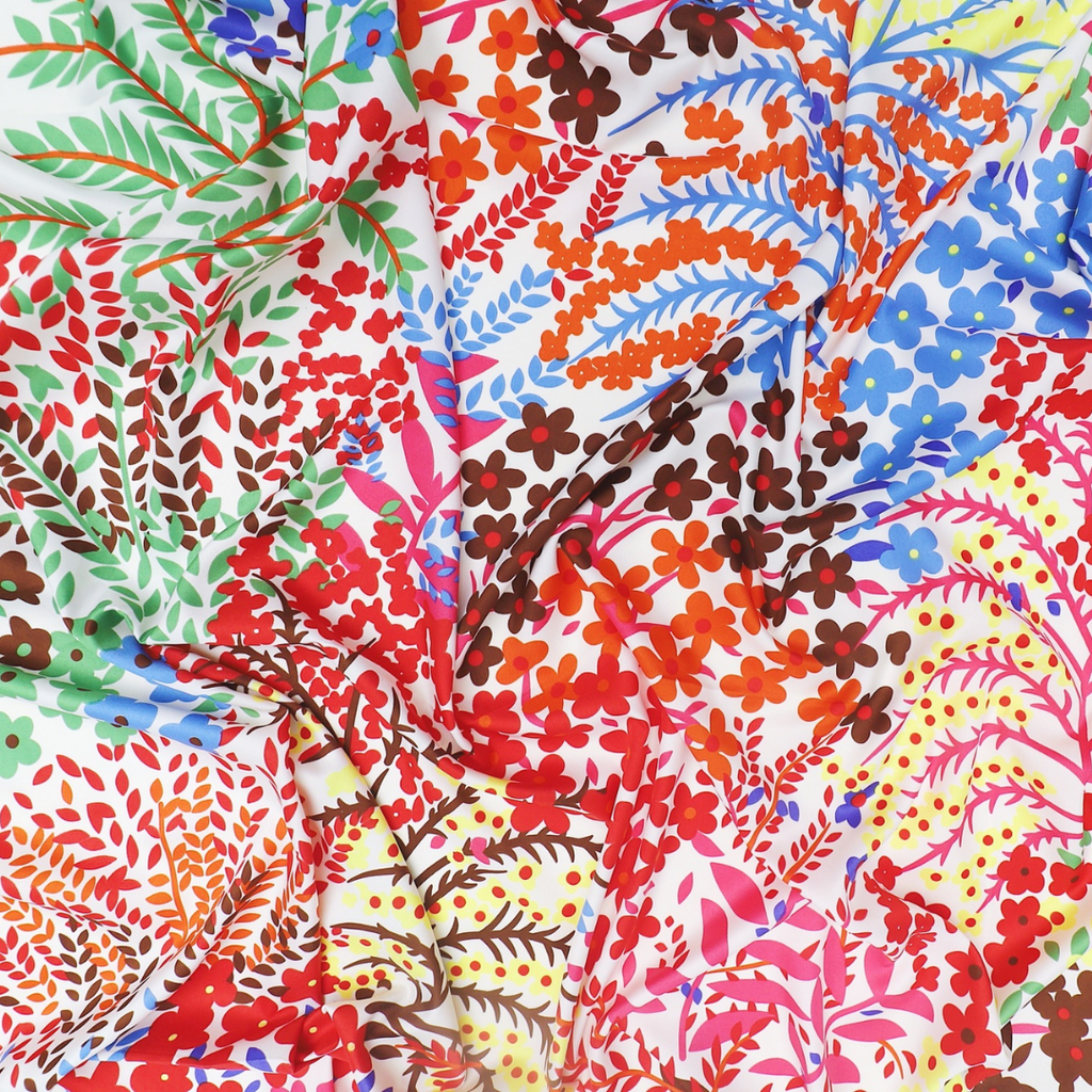 Pañuelo Clara de Macarella, acabado seda multiuso, 128 x 128 cm